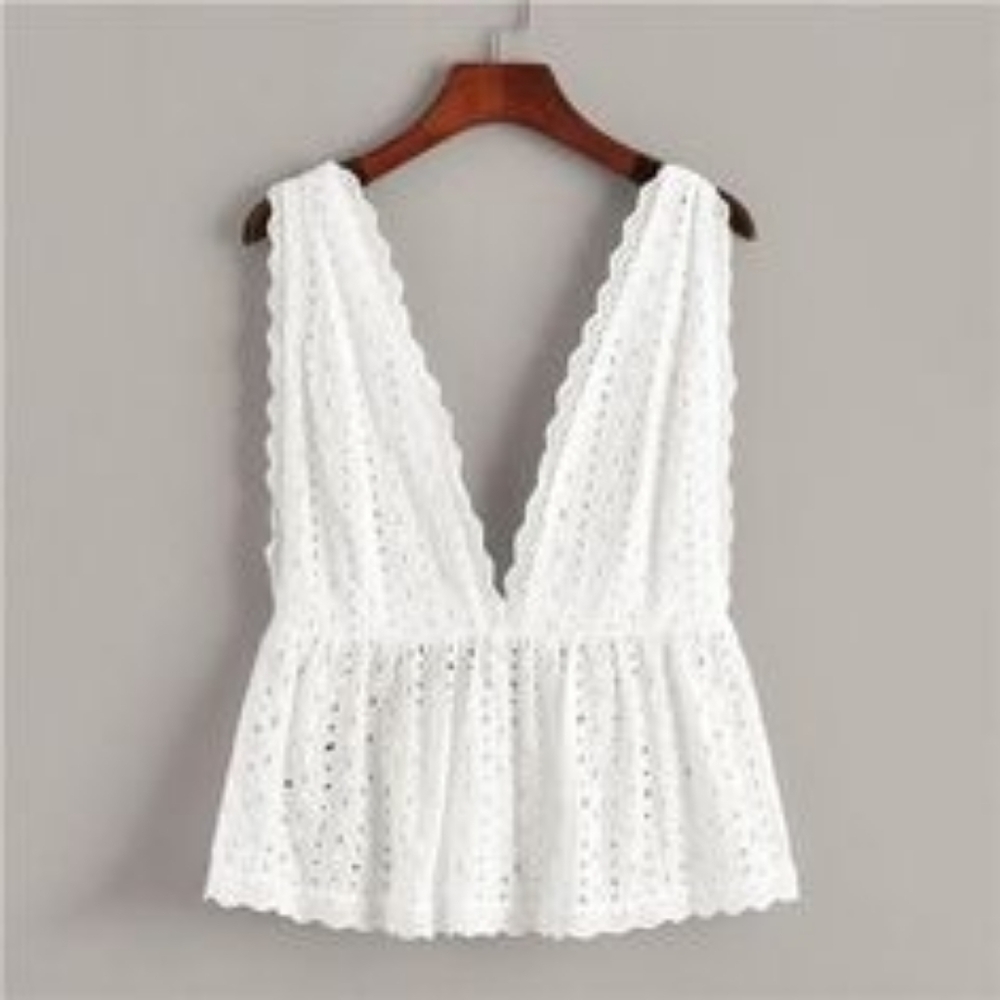 Elegant White Lace Sleeveless Top Size M